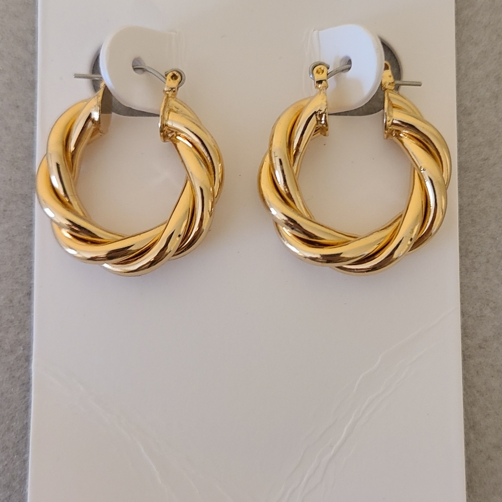 Mango Braided hoop earrings Small. Hoop design. Braided design. Gold Metallic